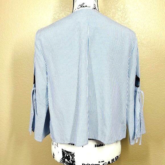 La sorella Blue top striped V-neckline Bell sleeve with butterflies patch size L - Picture 2 of 13